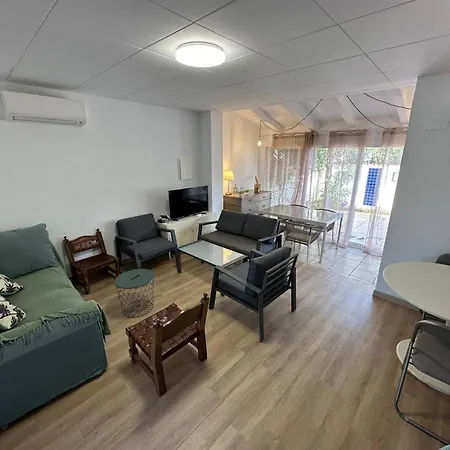 Casa Cerca De La Playa Con Piscina Comunitaria Holiday home Roses
