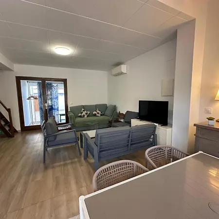 Casa Cerca De La Playa Con Piscina Comunitaria Holiday home Roses